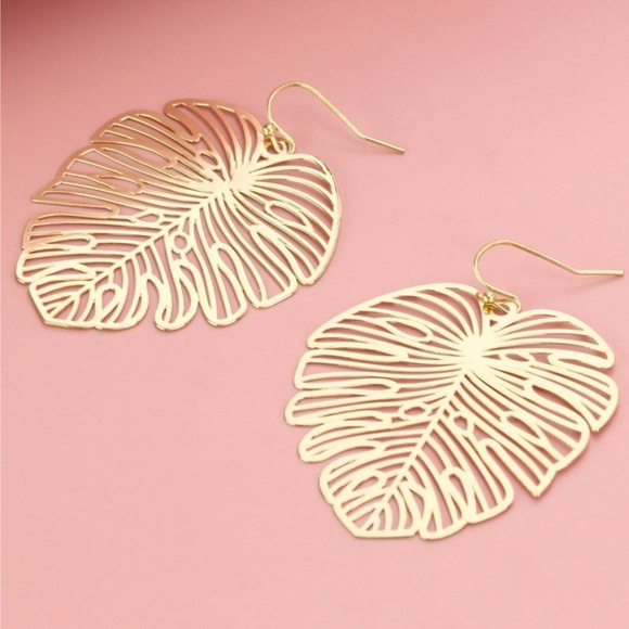 Tropical Leaf Gold Tone Fashion Earrings - Picture 1 of 9